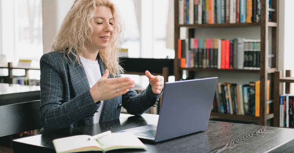 Insegnante durante una lezione online